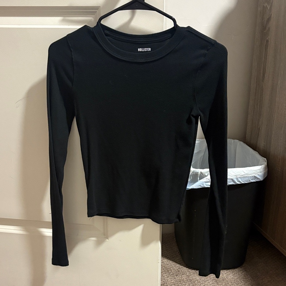 Hollister Women's Classic Black Long Sleeve Tee